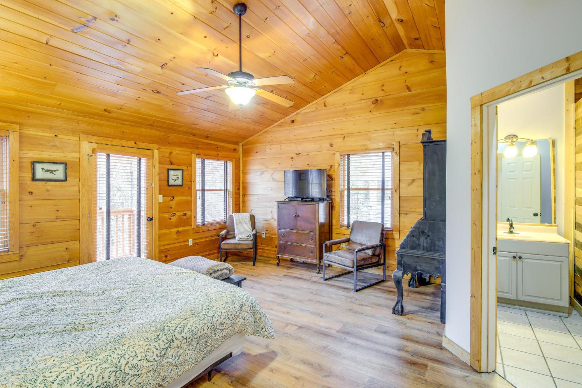 Pet-Friendly Gatlinburg Retreat With Hot Tub! Villa ภายนอก รูปภาพ