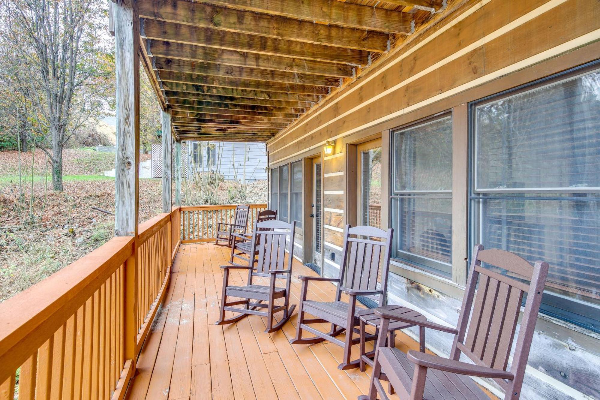 Pet-Friendly Gatlinburg Retreat With Hot Tub! Villa ภายนอก รูปภาพ