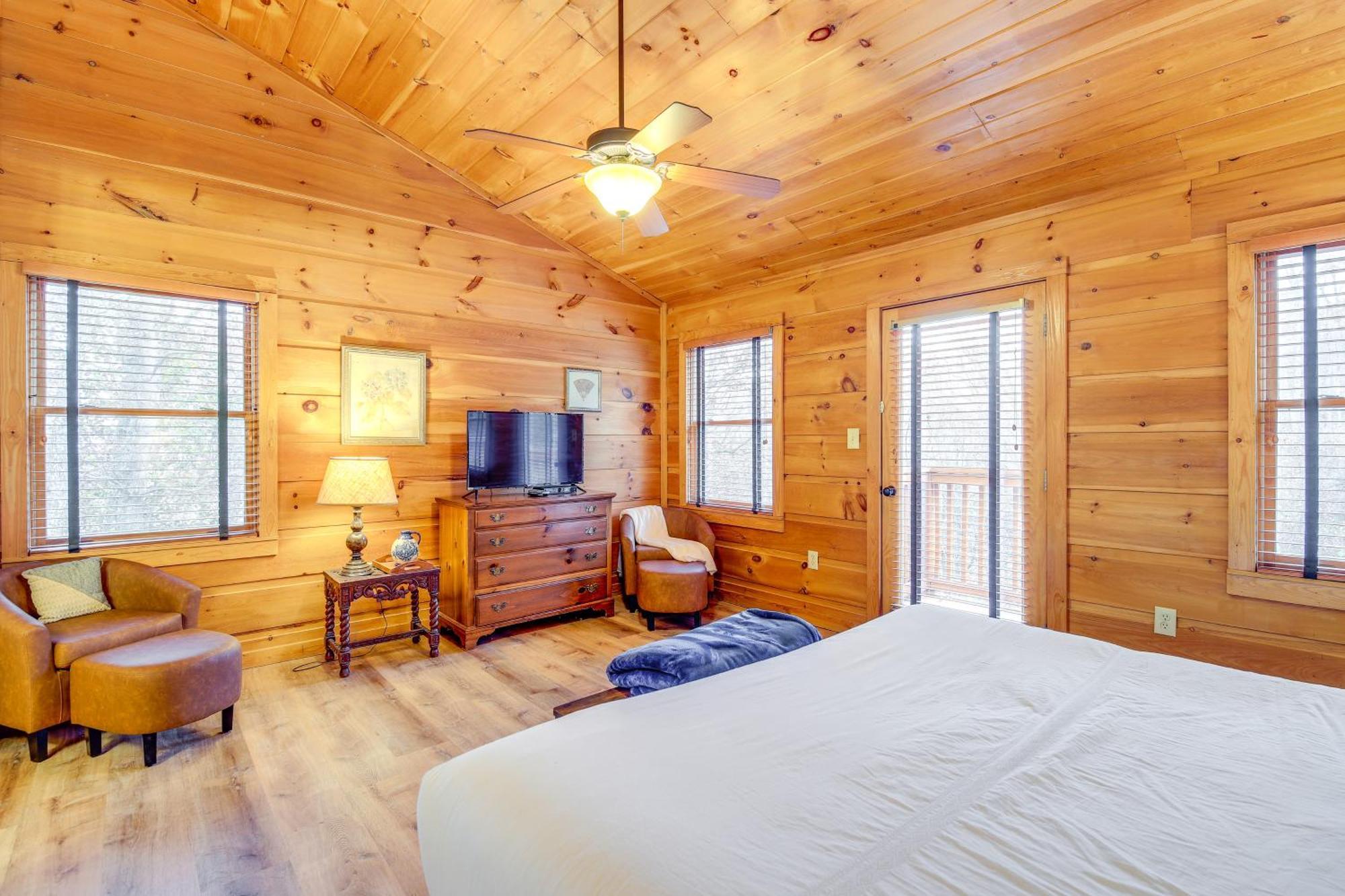Pet-Friendly Gatlinburg Retreat With Hot Tub! Villa ภายนอก รูปภาพ