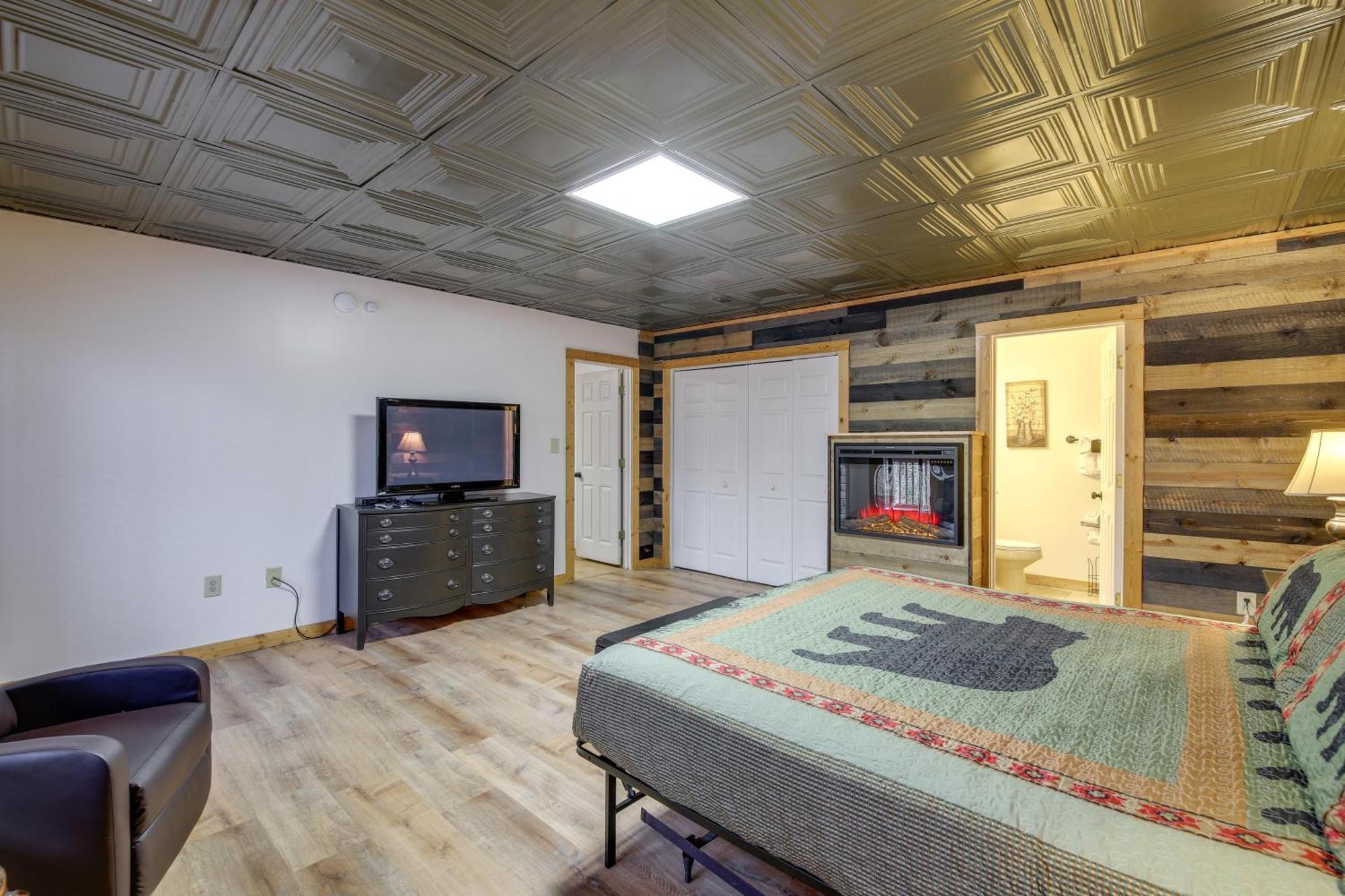Pet-Friendly Gatlinburg Retreat With Hot Tub! Villa ภายนอก รูปภาพ