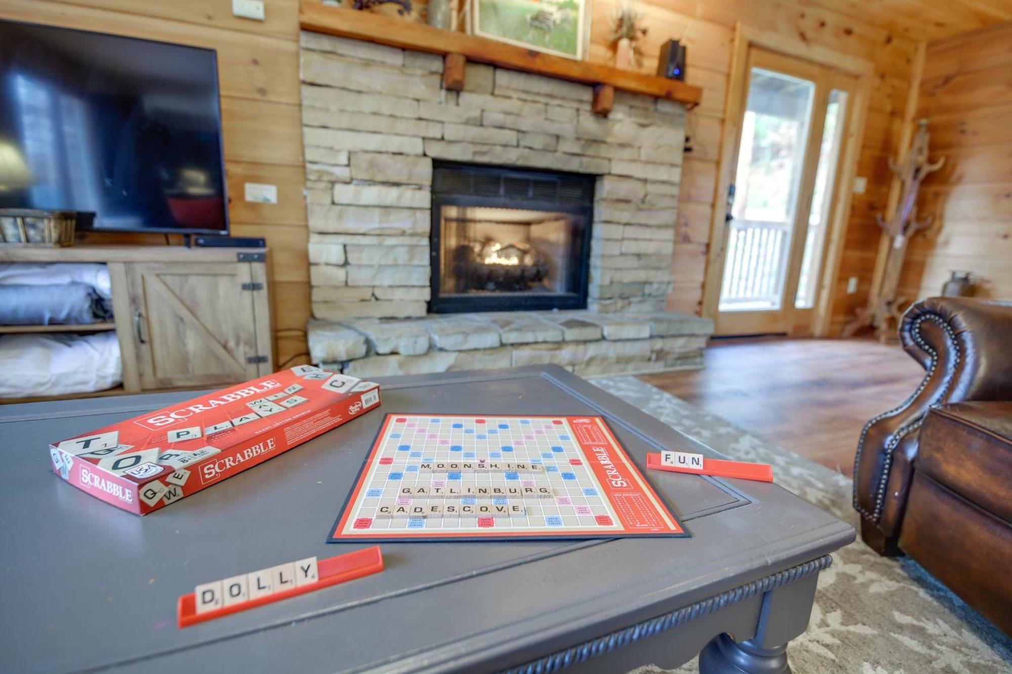 Pet-Friendly Gatlinburg Retreat With Hot Tub! Villa ภายนอก รูปภาพ