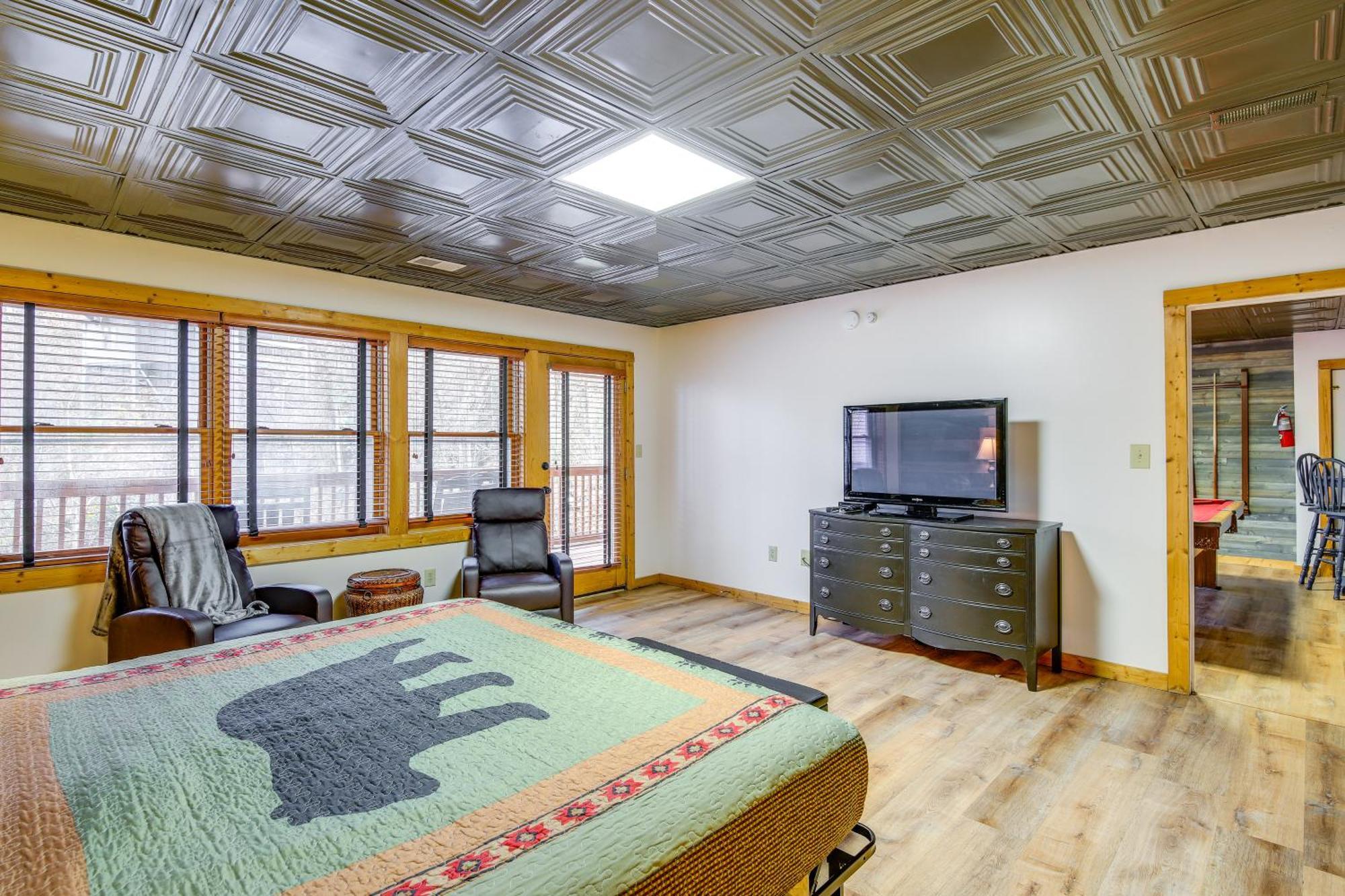 Pet-Friendly Gatlinburg Retreat With Hot Tub! Villa ภายนอก รูปภาพ