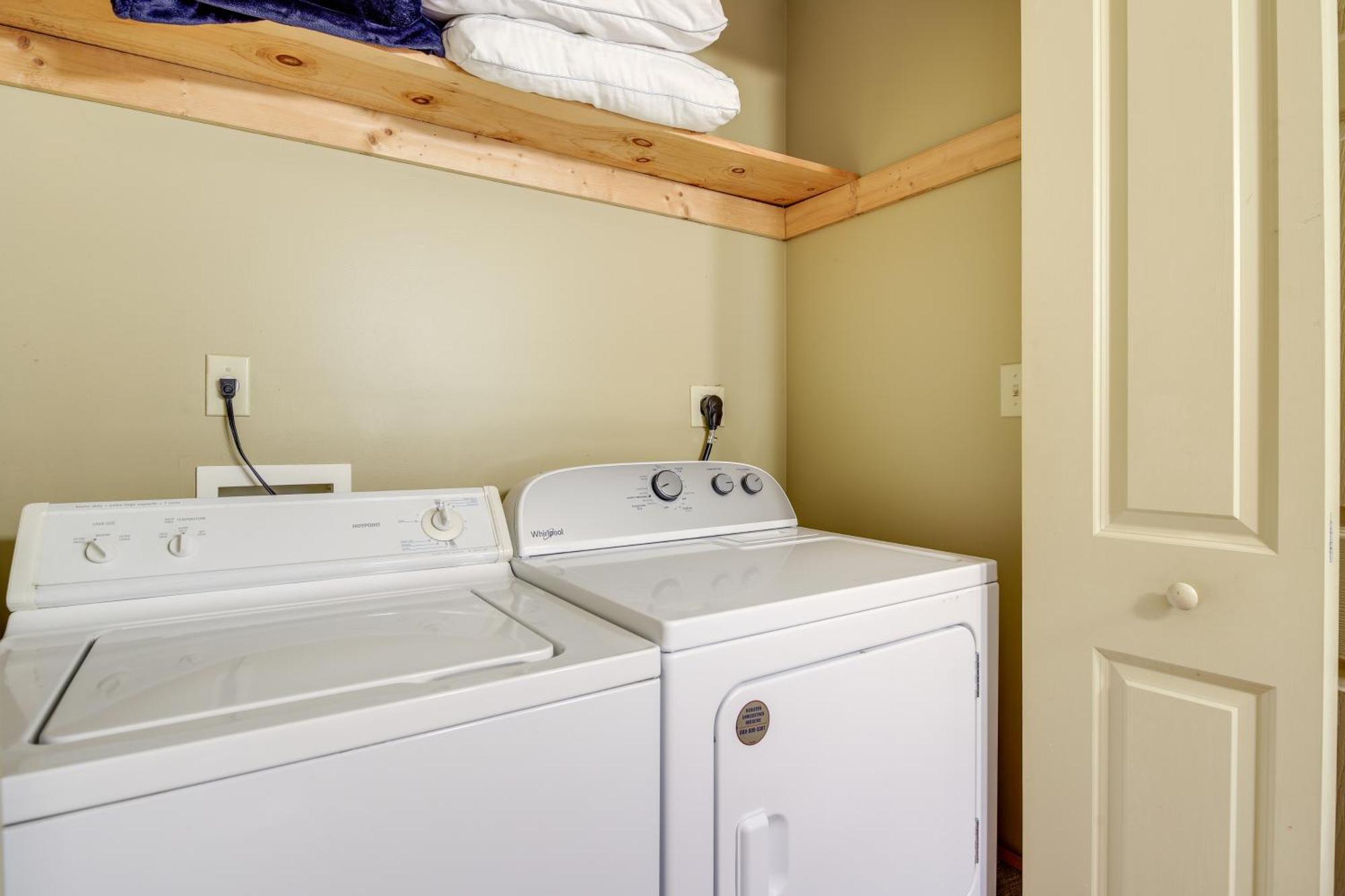 Pet-Friendly Gatlinburg Retreat With Hot Tub! Villa ภายนอก รูปภาพ