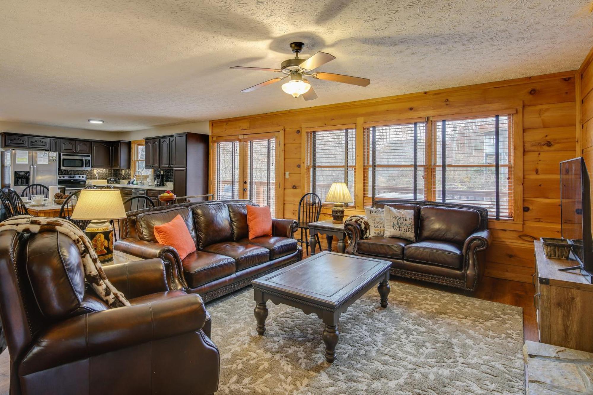 Pet-Friendly Gatlinburg Retreat With Hot Tub! Villa ภายนอก รูปภาพ
