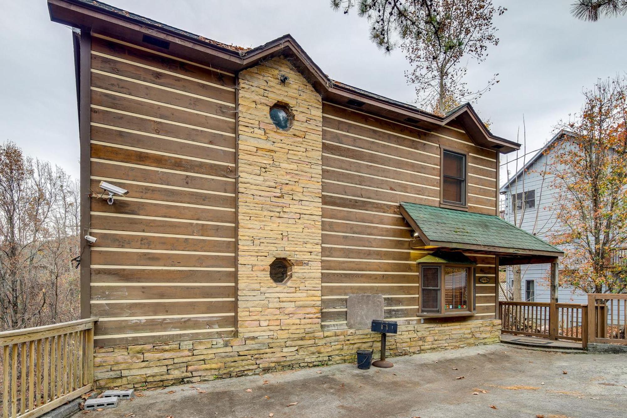 Pet-Friendly Gatlinburg Retreat With Hot Tub! Villa ภายนอก รูปภาพ