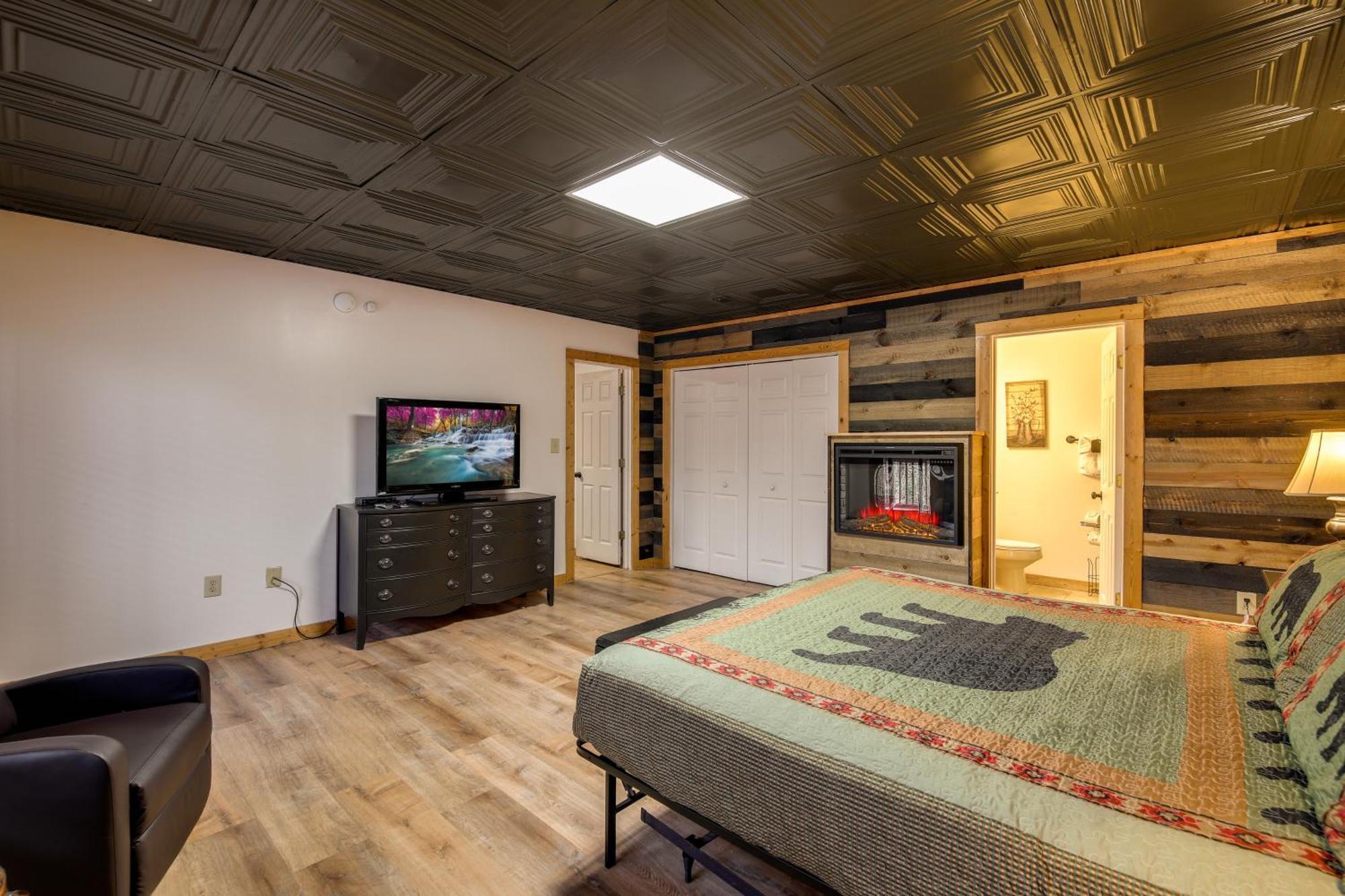 Pet-Friendly Gatlinburg Retreat With Hot Tub! Villa ภายนอก รูปภาพ