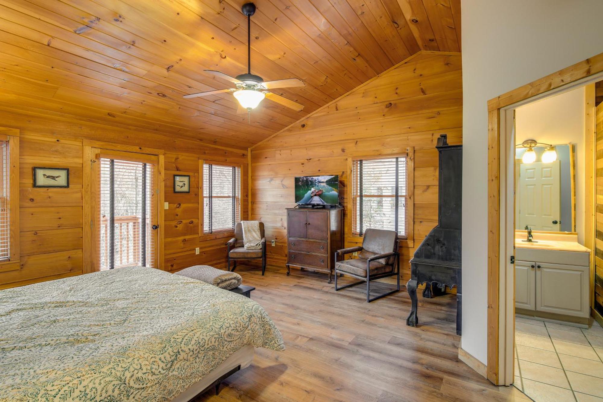 Pet-Friendly Gatlinburg Retreat With Hot Tub! Villa ภายนอก รูปภาพ