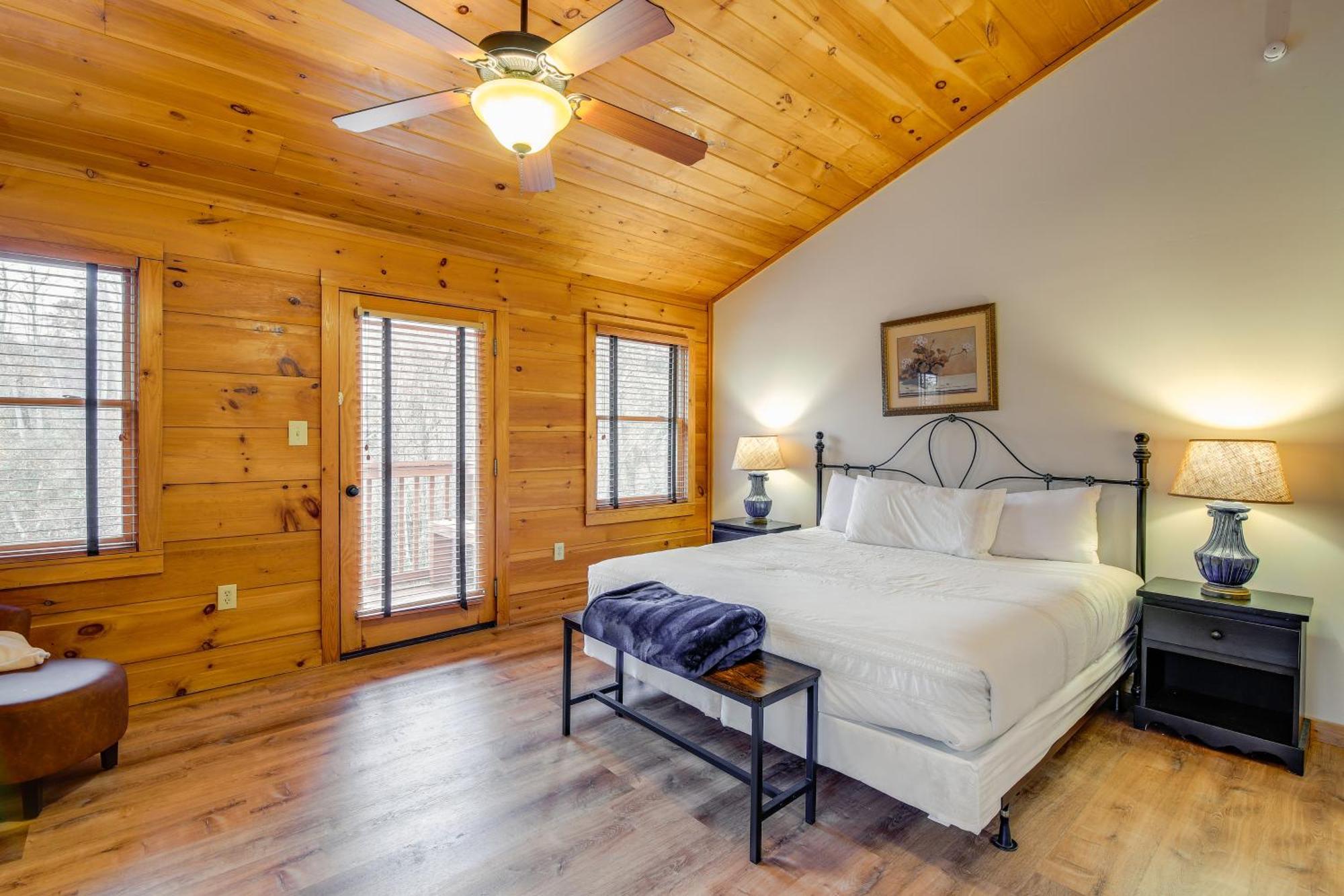 Pet-Friendly Gatlinburg Retreat With Hot Tub! Villa ภายนอก รูปภาพ
