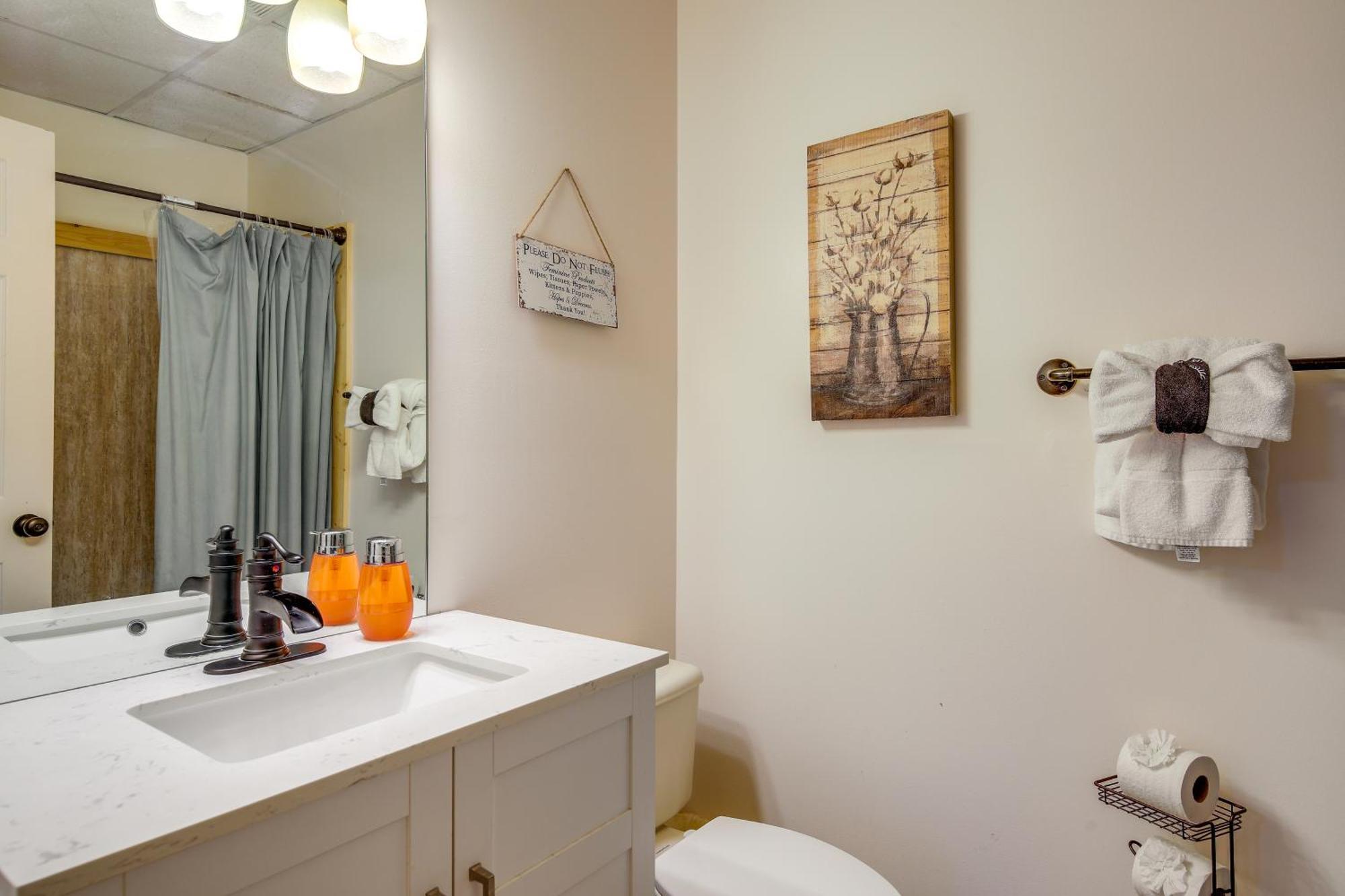 Pet-Friendly Gatlinburg Retreat With Hot Tub! Villa ภายนอก รูปภาพ