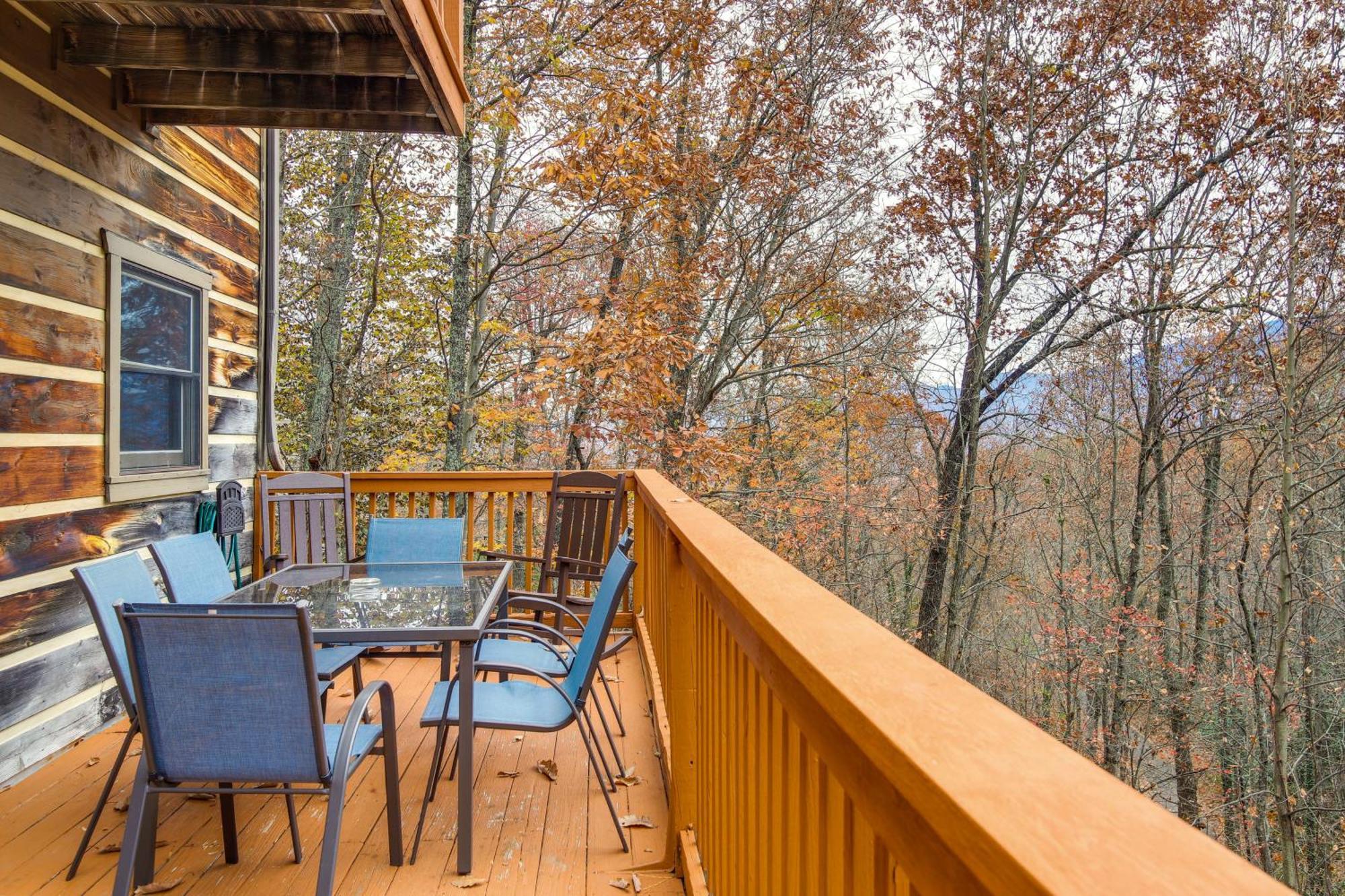 Pet-Friendly Gatlinburg Retreat With Hot Tub! Villa ภายนอก รูปภาพ