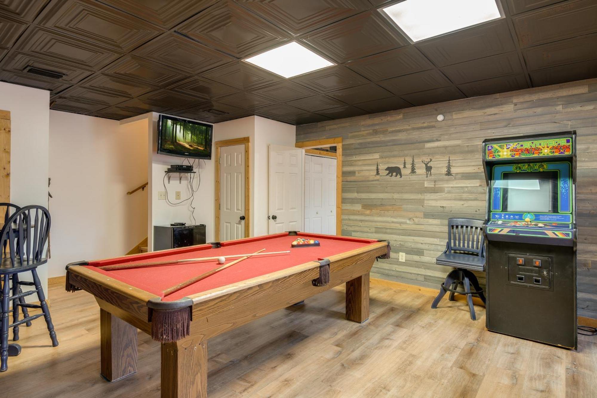 Pet-Friendly Gatlinburg Retreat With Hot Tub! Villa ภายนอก รูปภาพ