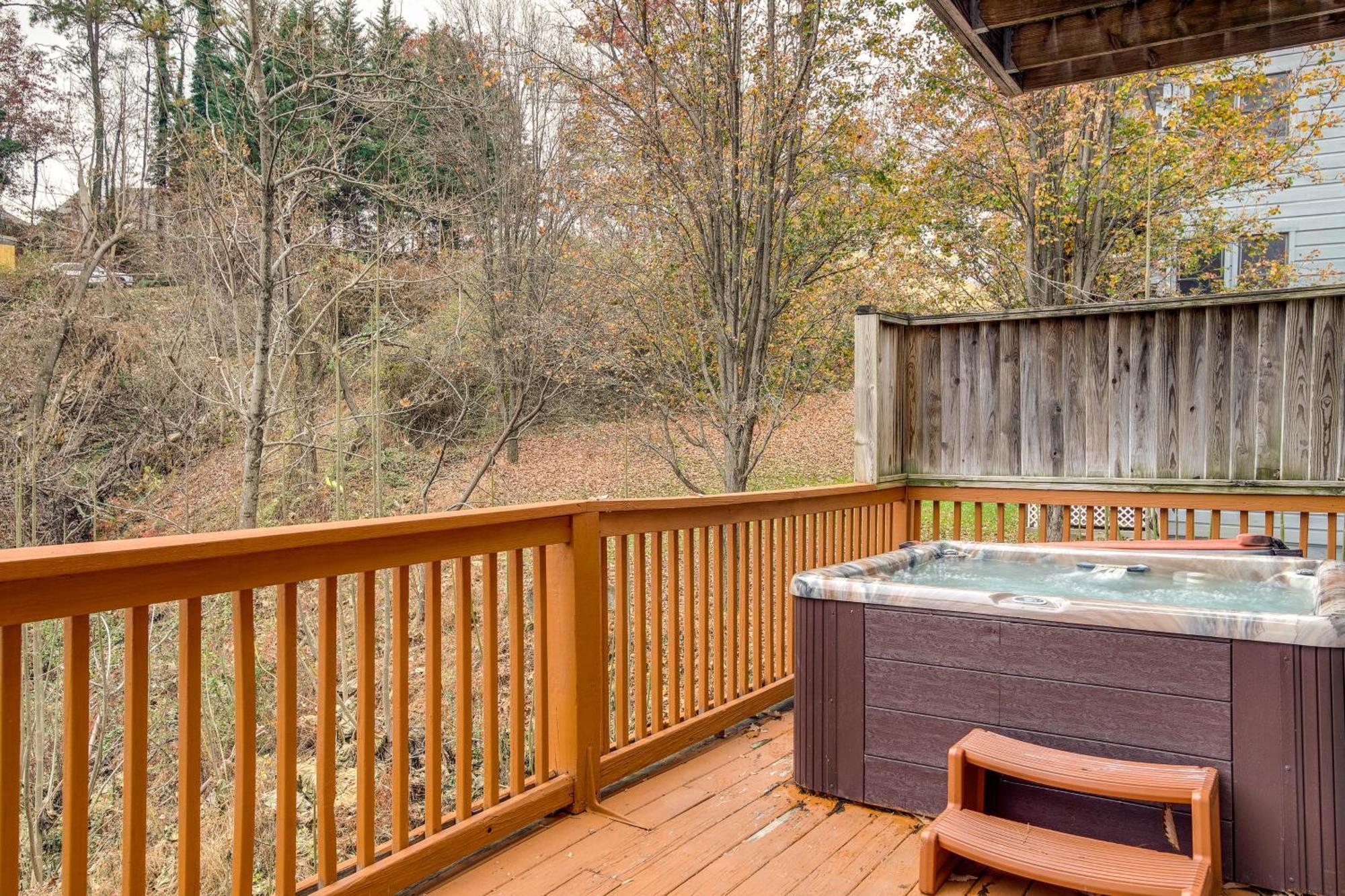 Pet-Friendly Gatlinburg Retreat With Hot Tub! Villa ภายนอก รูปภาพ