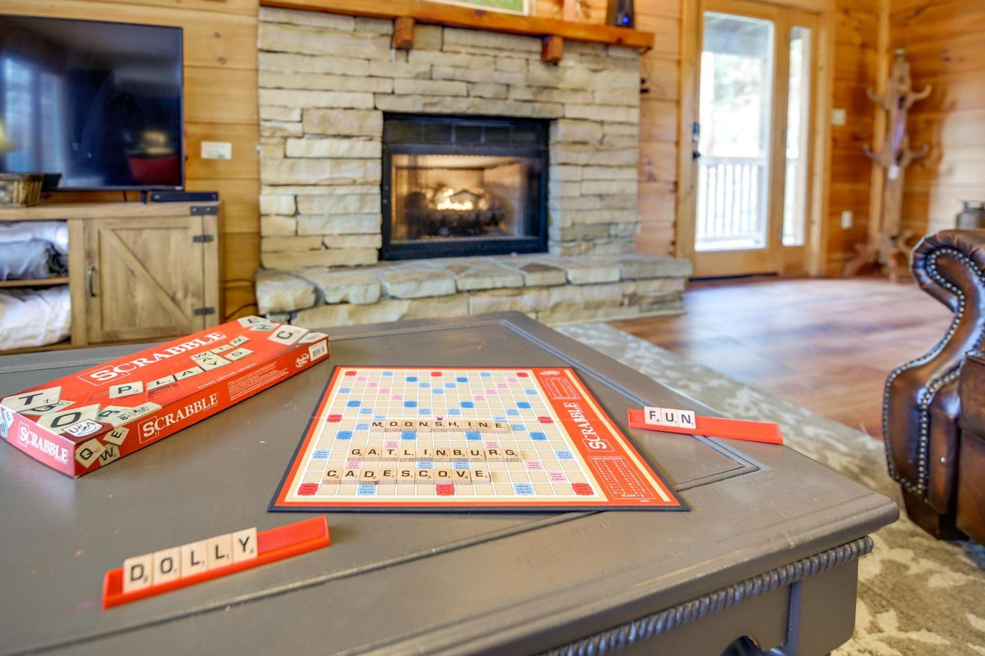 Pet-Friendly Gatlinburg Retreat With Hot Tub! Villa ภายนอก รูปภาพ