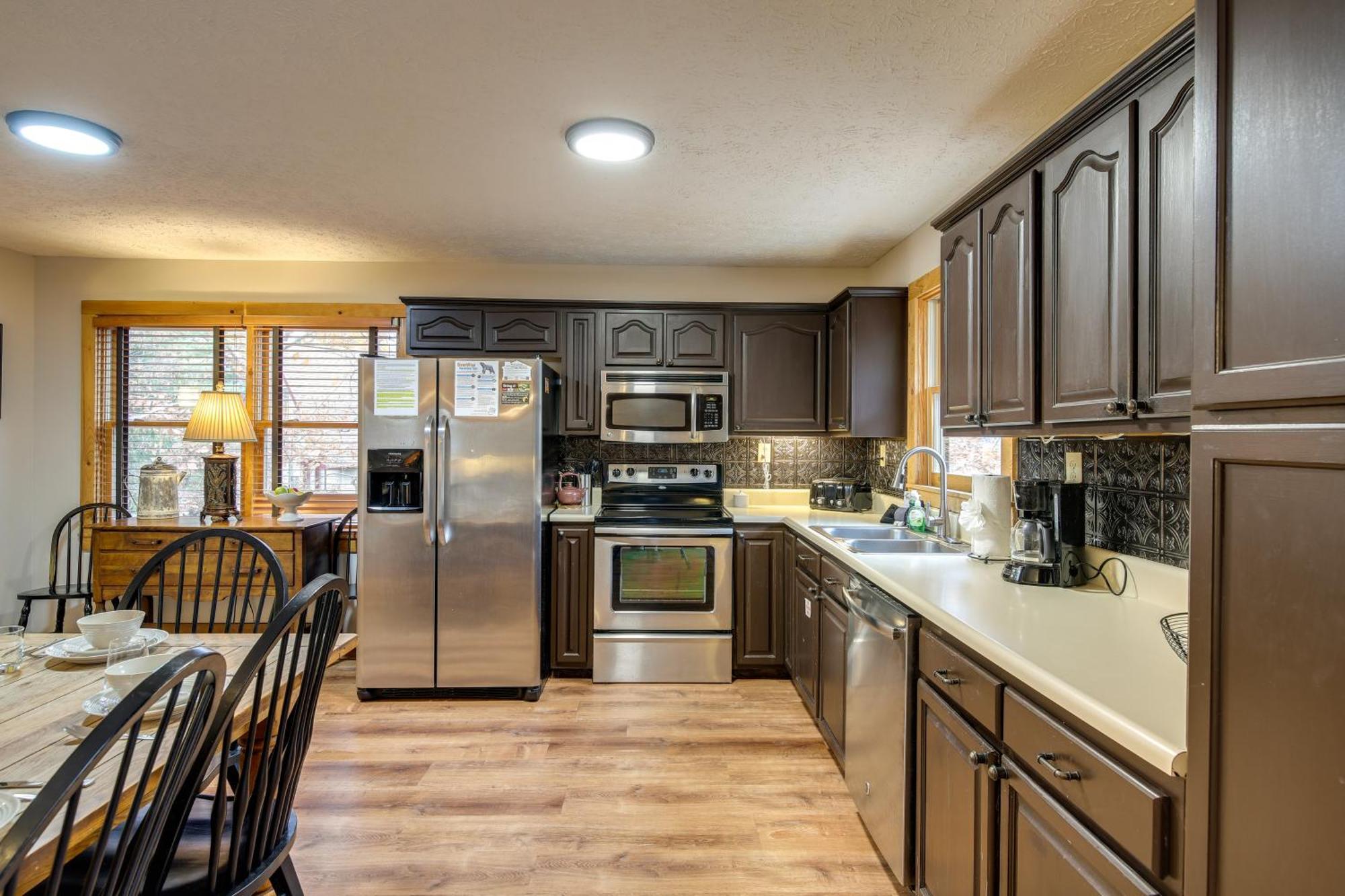 Pet-Friendly Gatlinburg Retreat With Hot Tub! Villa ภายนอก รูปภาพ