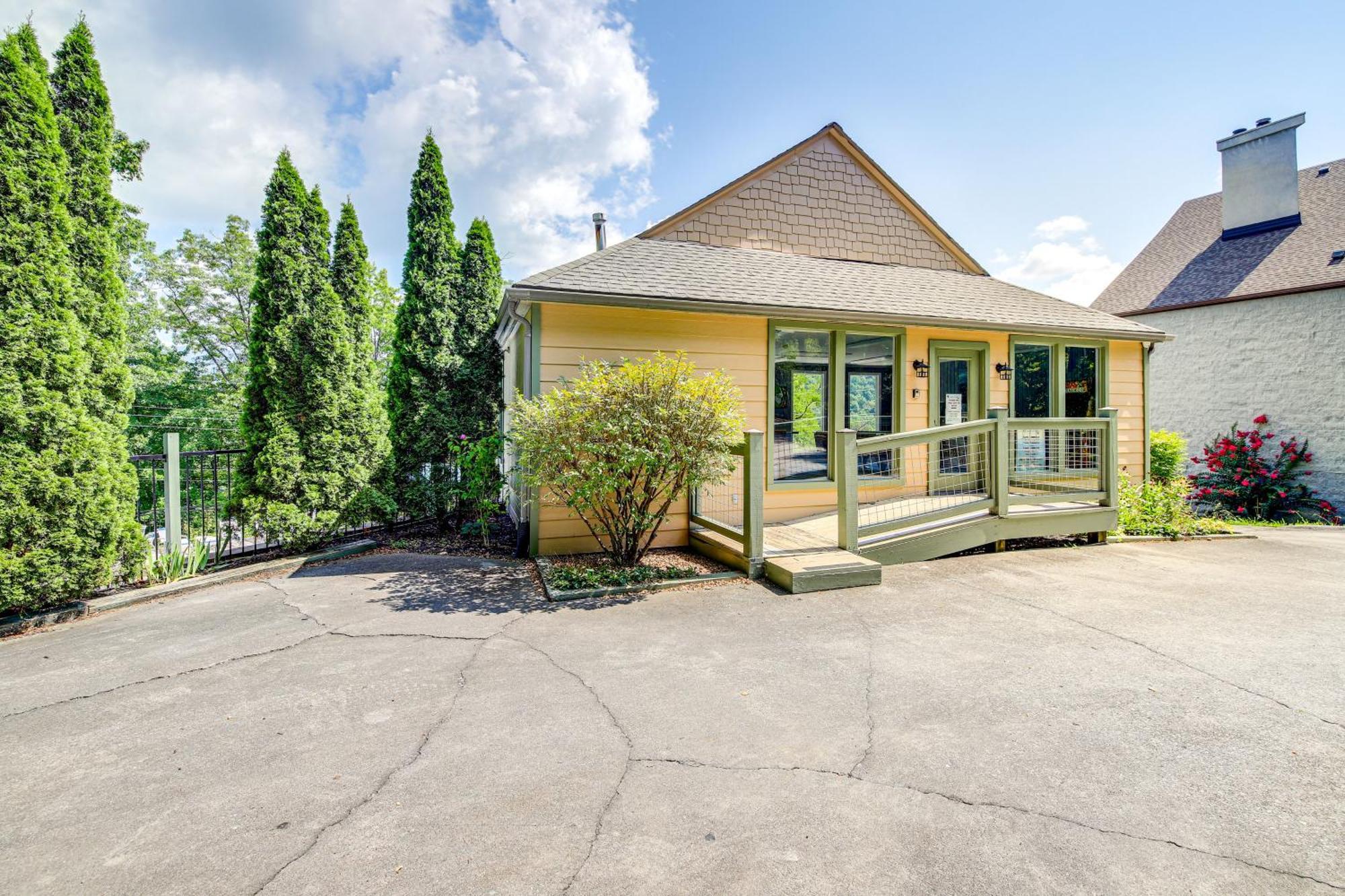 Pet-Friendly Gatlinburg Retreat With Hot Tub! Villa ภายนอก รูปภาพ