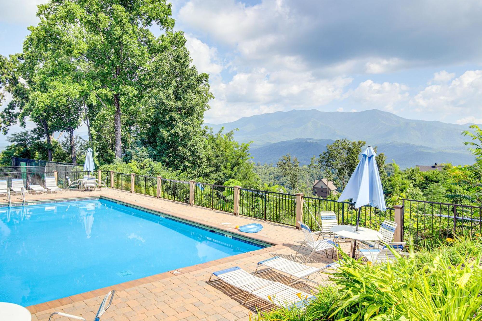 Pet-Friendly Gatlinburg Retreat With Hot Tub! Villa ภายนอก รูปภาพ